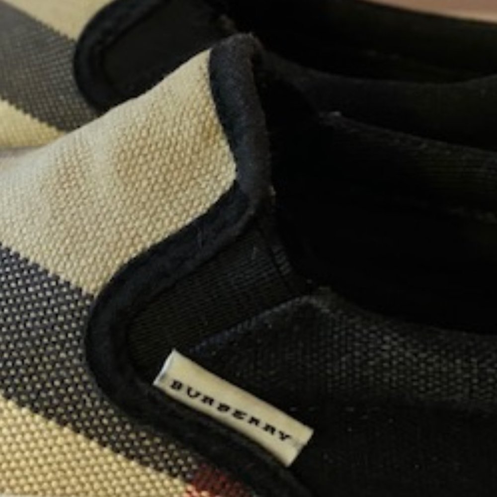 Burberry toddler shoes size 23 (Euro)